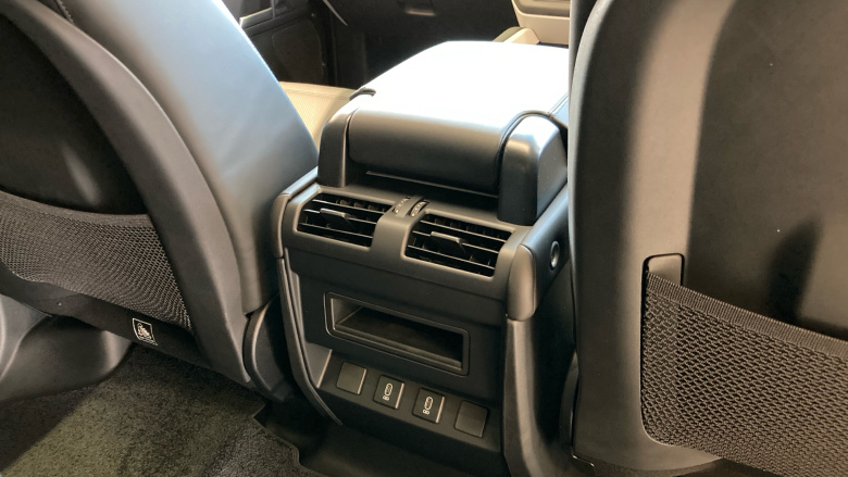 Land Rover Defender 3.0 D250 X-Dynamic S 90 3dr Auto Diesel Estate